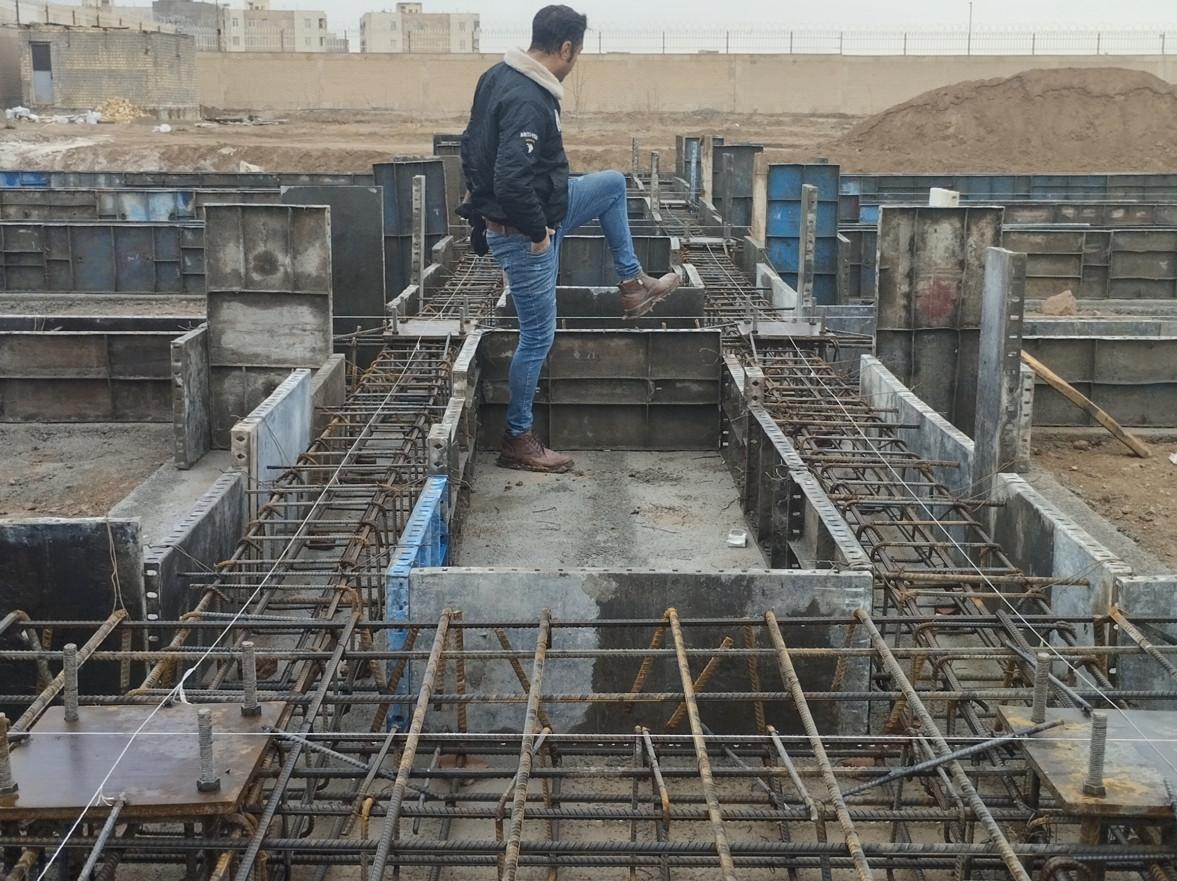 اجرای ارماتوبندی فونداسیون سوله سازی استخر  عکس شماره 2